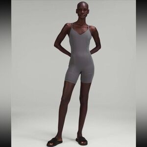 NWT Lululemon Lab Nulux and Mesh One-Piece 8" in ANCHOR